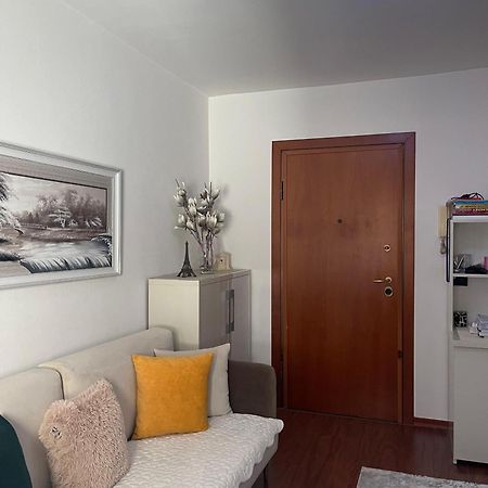 Sky Center Apartment Tiranë Eksteriør bilde