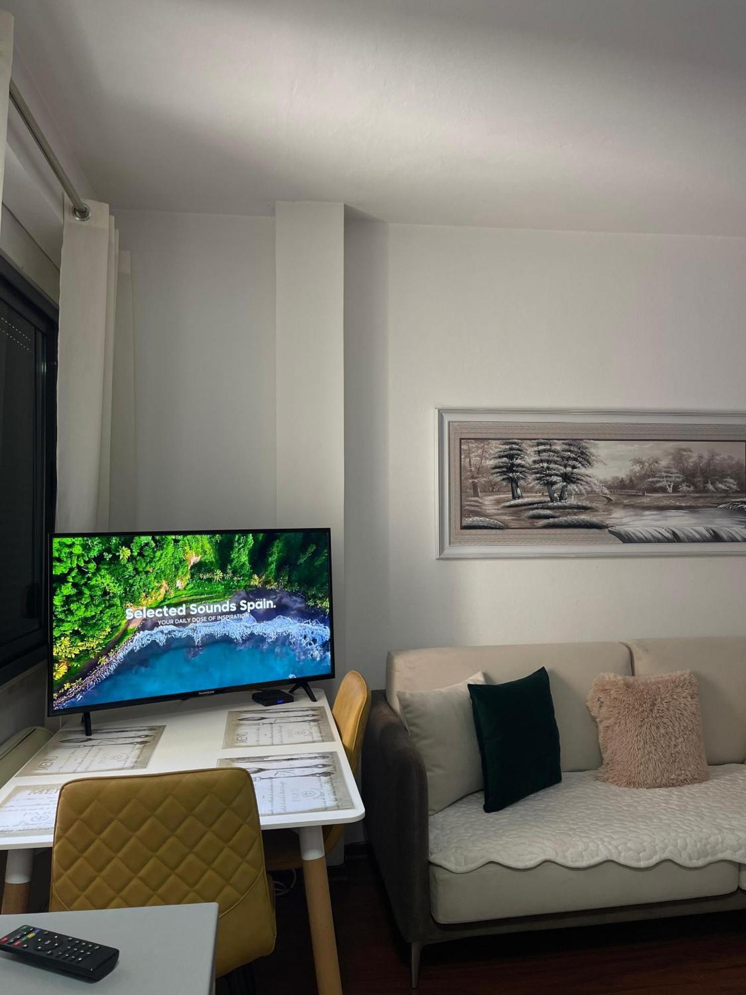 Sky Center Apartment Tiranë Eksteriør bilde