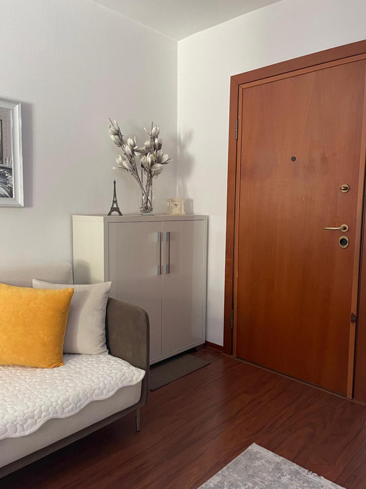 Sky Center Apartment Tiranë Eksteriør bilde